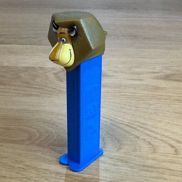 PEZ Candy Dispenser DreamWorks Madagascar Alex the Lion, Loose, Blue Stem, 2005 - Picture 5 of 15
